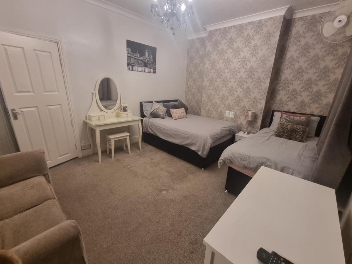 Private Luxury Double Room In Кардіфф Екстер'єр фото