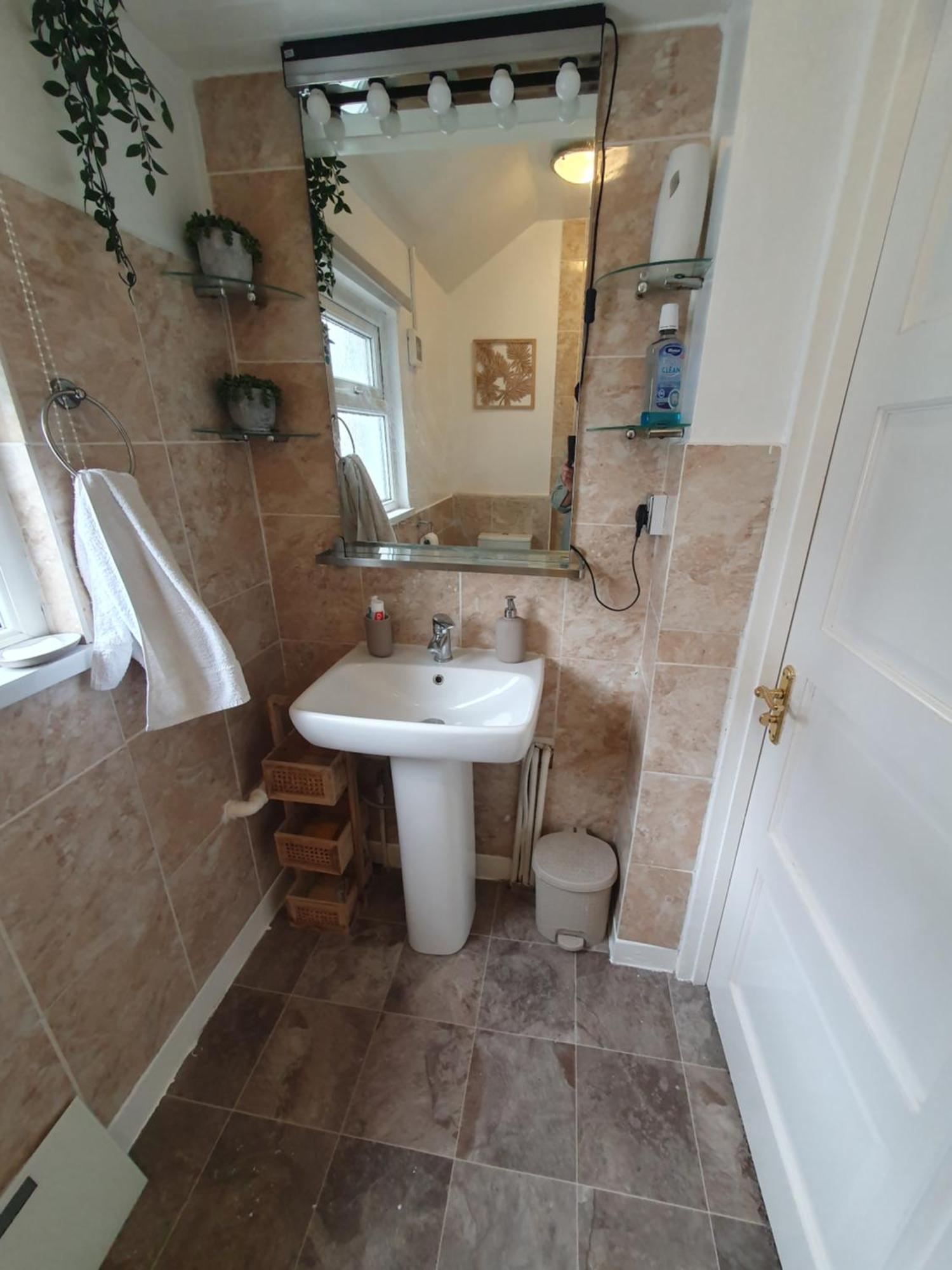 Private Luxury Double Room In Кардіфф Екстер'єр фото