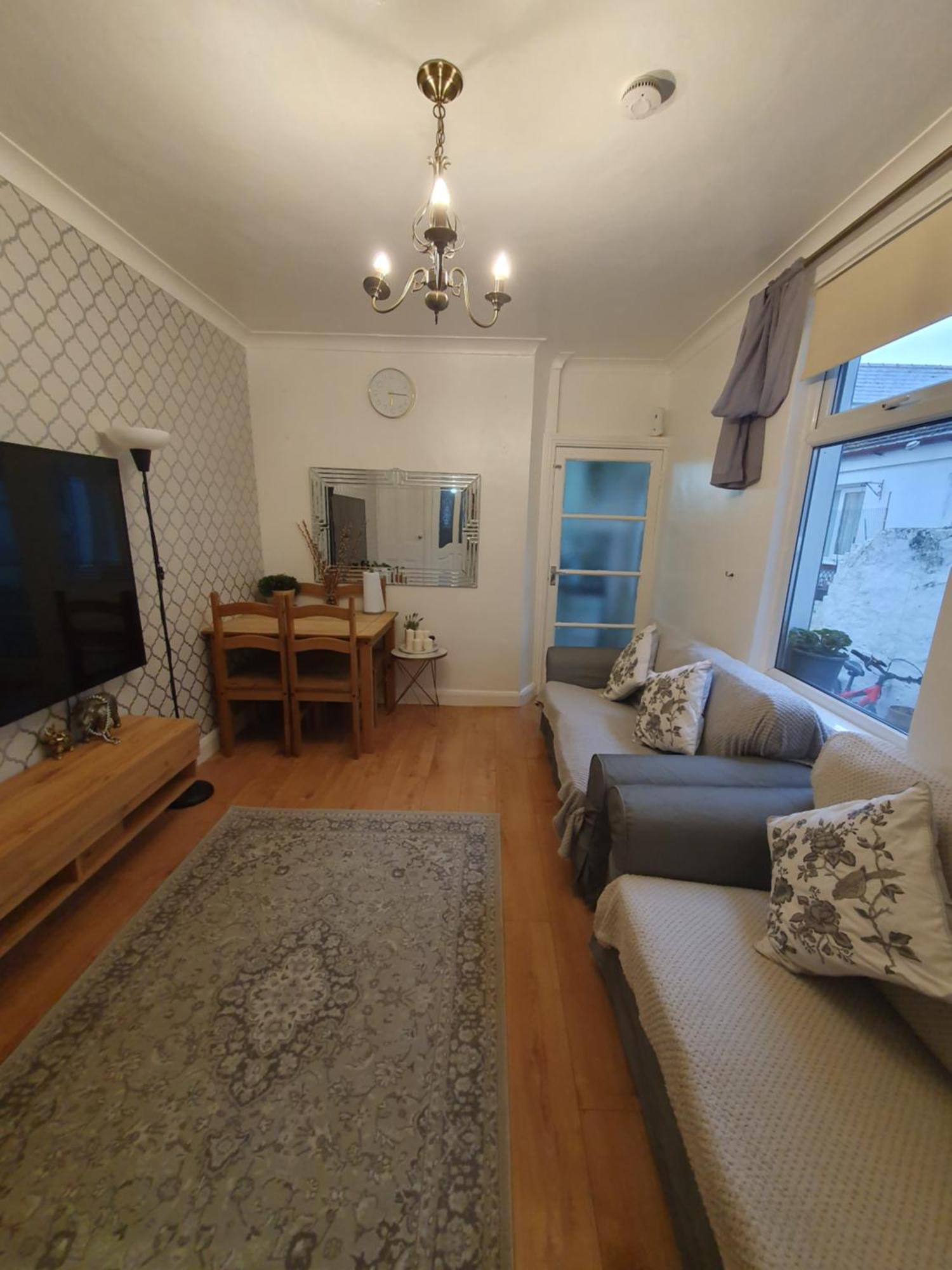 Private Luxury Double Room In Кардіфф Екстер'єр фото